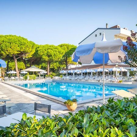 Hotel Al Cigno Lignano Sabbiadoro Bagian luar foto