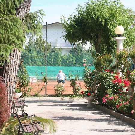 Hotel Al Cigno Lignano Sabbiadoro Bagian luar foto