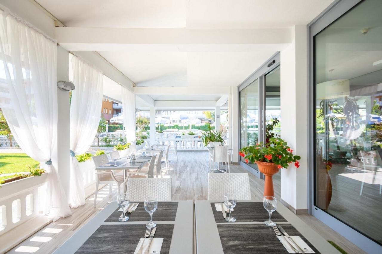Hotel Al Cigno Lignano Sabbiadoro Bagian luar foto