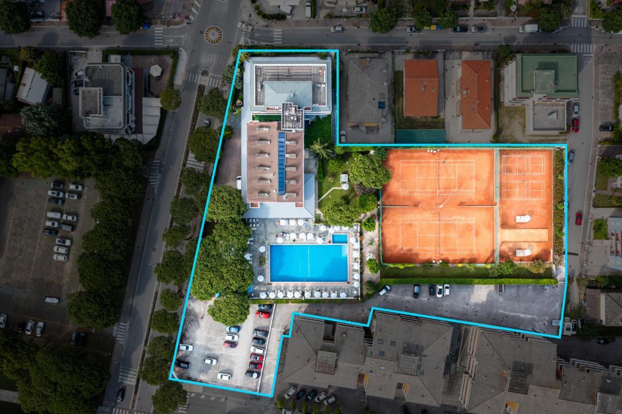 Hotel Al Cigno Lignano Sabbiadoro Bagian luar foto