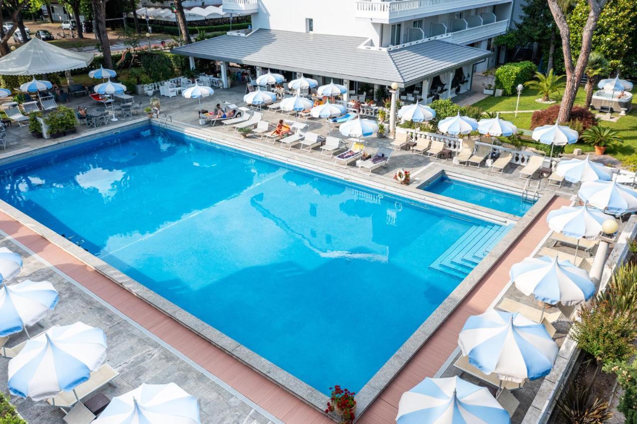 Hotel Al Cigno Lignano Sabbiadoro Bagian luar foto