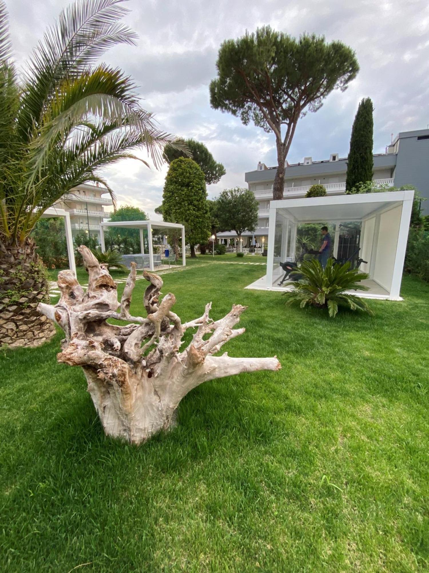 Hotel Al Cigno Lignano Sabbiadoro Bagian luar foto