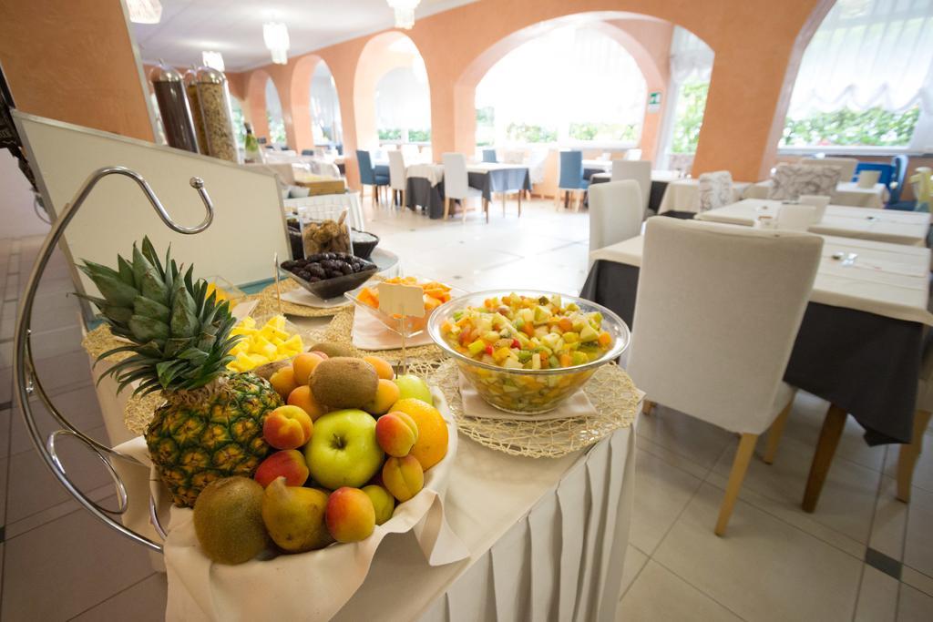 Hotel Al Cigno Lignano Sabbiadoro Bagian luar foto