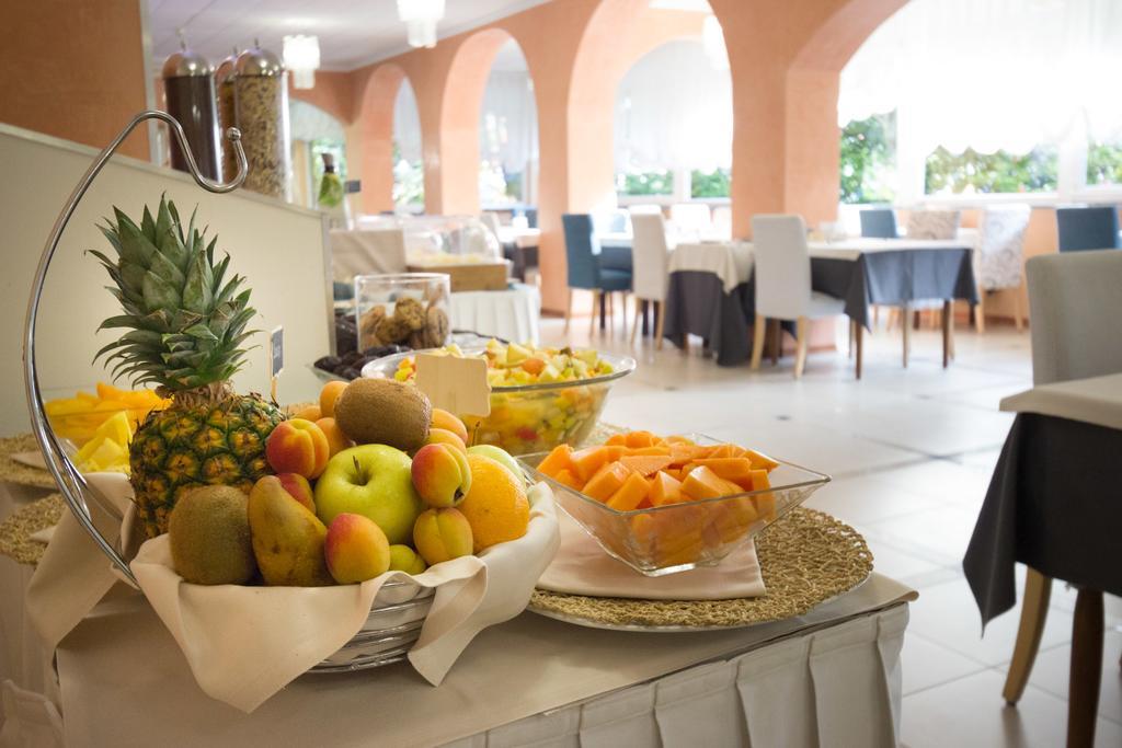 Hotel Al Cigno Lignano Sabbiadoro Bagian luar foto