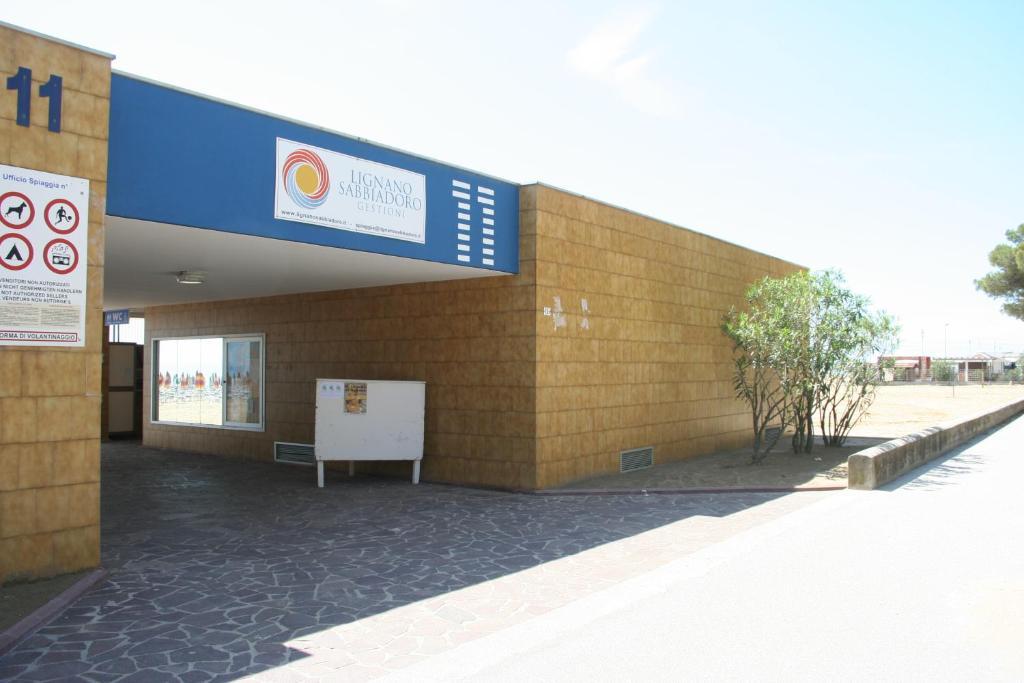 Hotel Al Cigno Lignano Sabbiadoro Bagian luar foto