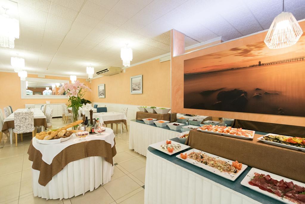Hotel Al Cigno Lignano Sabbiadoro Bagian luar foto