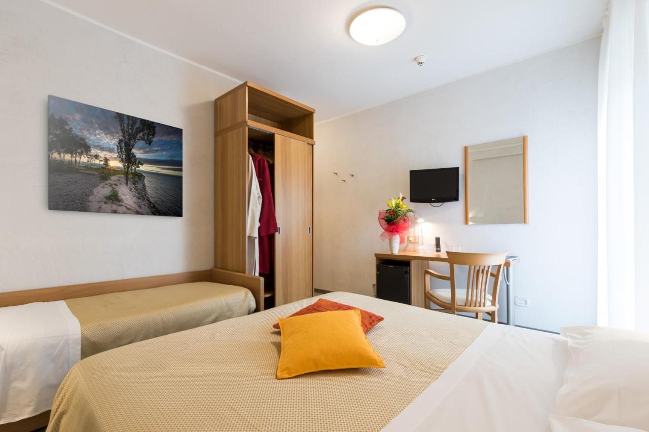 Hotel Al Cigno Lignano Sabbiadoro Bagian luar foto