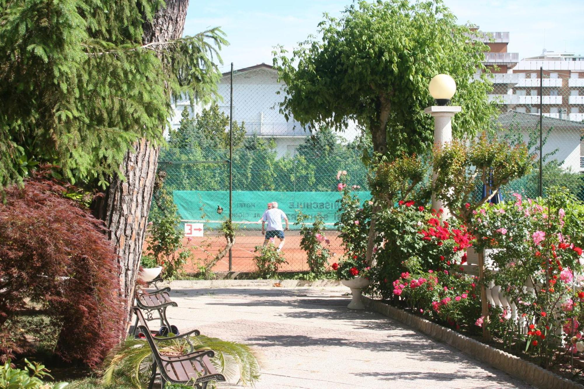 Hotel Al Cigno Lignano Sabbiadoro Bagian luar foto
